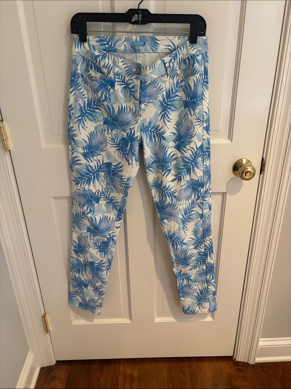J. McLaughlin White Jeans with Blue Palm Print